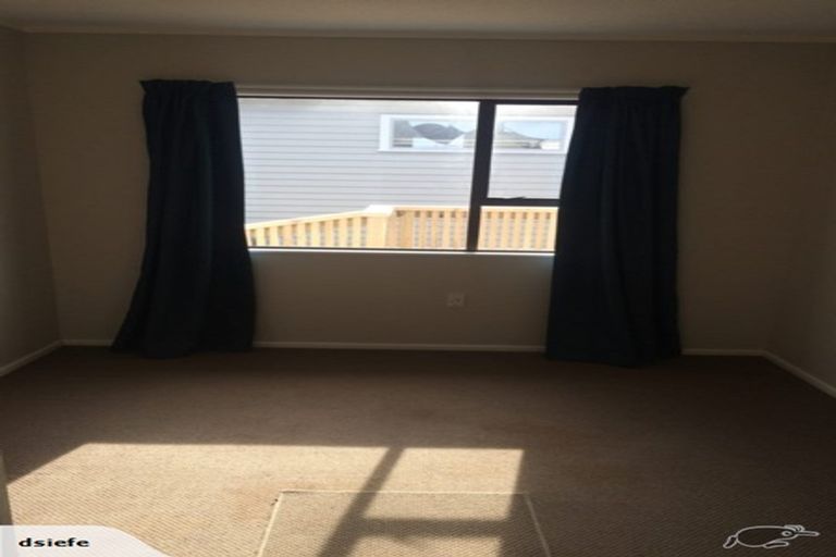 Photo of property in 18 Rice Crescent, Newlands, Wellington, 6037