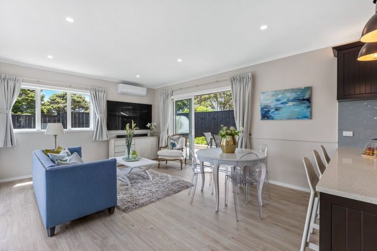 Photo of property in 9 Waimaru Lane, Orewa, 0931