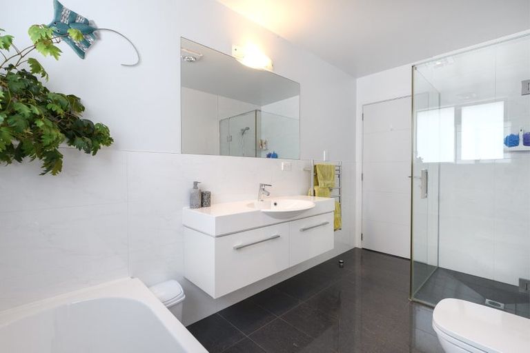 Photo of property in 60 Butterworth Crescent, Papamoa Beach, Papamoa, 3118