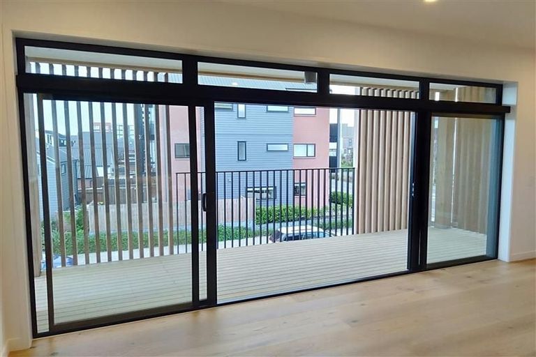 Photo of property in 4/163 Hobsonville Point Road, Hobsonville, Auckland, 0616