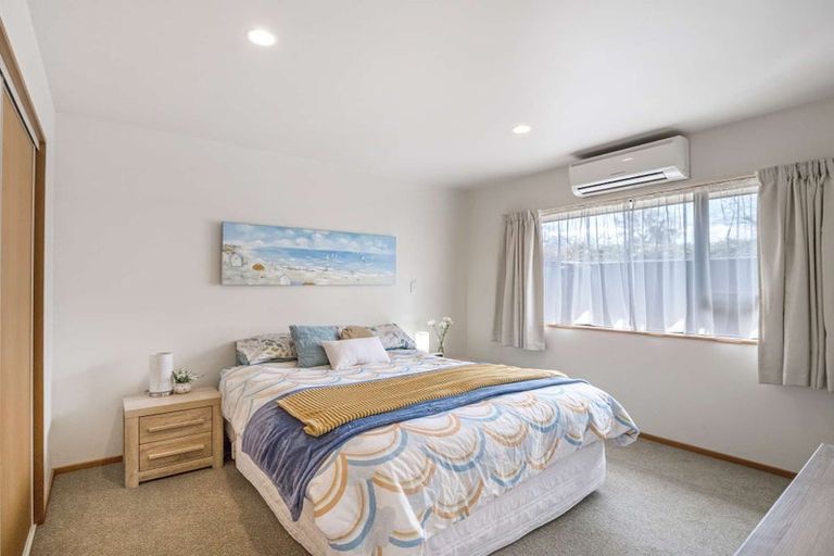 Photo of property in 4 Chesterfield Mews, Russley, Christchurch, 8042