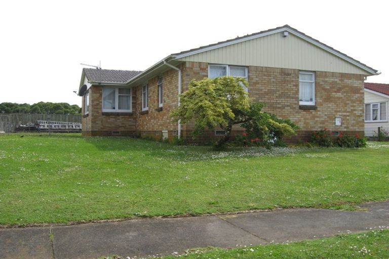 Photo of property in 16 Ilford Crescent, Mangere, Auckland, 2022