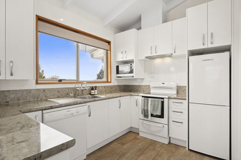 Photo of property in 28 Estuary Crescent, Fairfield, Dunedin, 9018