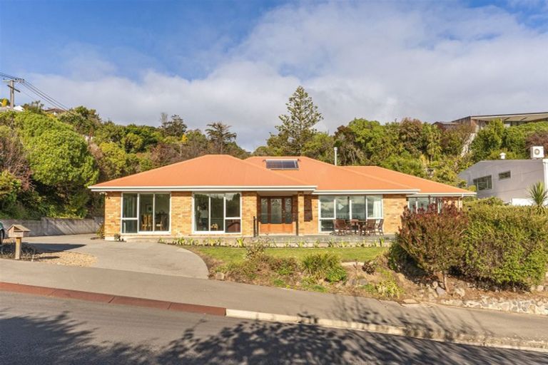 Photo of property in 18 Saint Andrews Hill Road, Mount Pleasant, Christchurch, 8081
