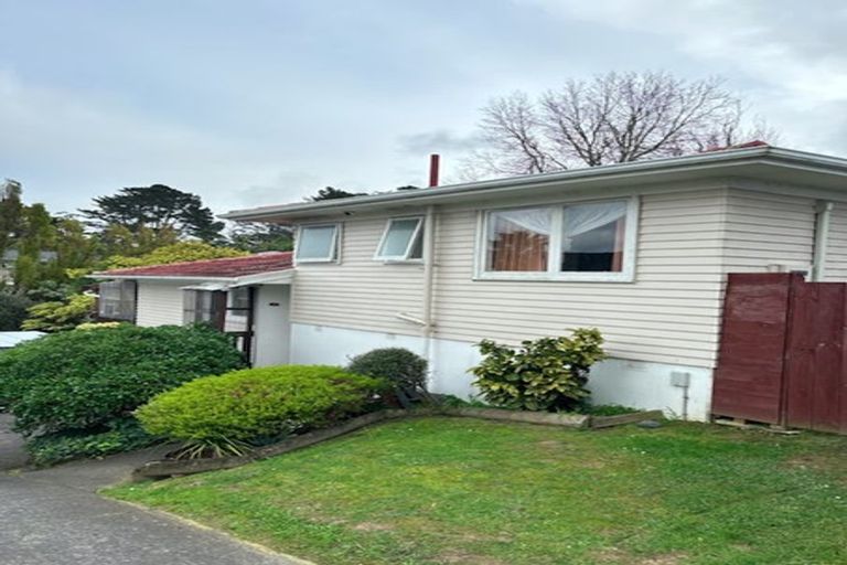 Photo of property in 13 Vina Place, Massey, Auckland, 0614