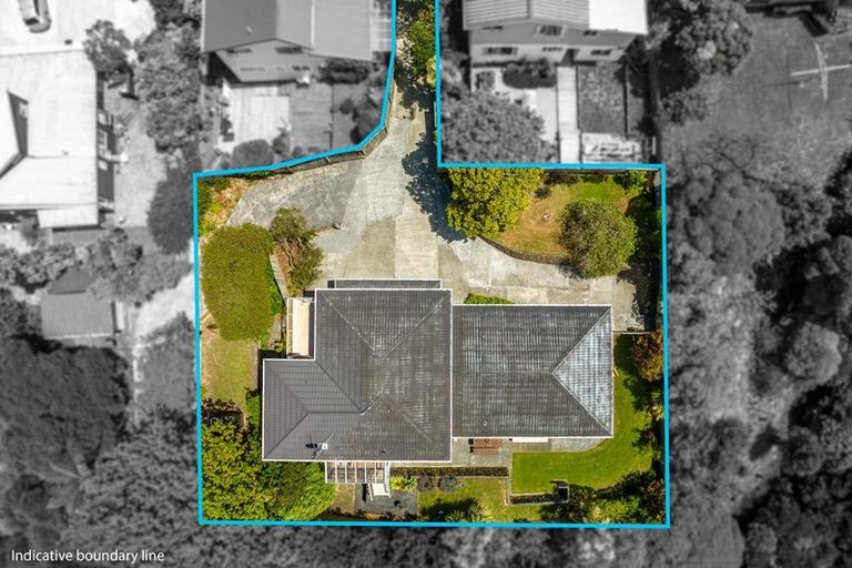 Photo of property in 12 The Track, Plimmerton, Porirua, 5026