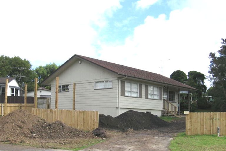 Photo of property in 33 Claverdon Drive, Massey, Auckland, 0614