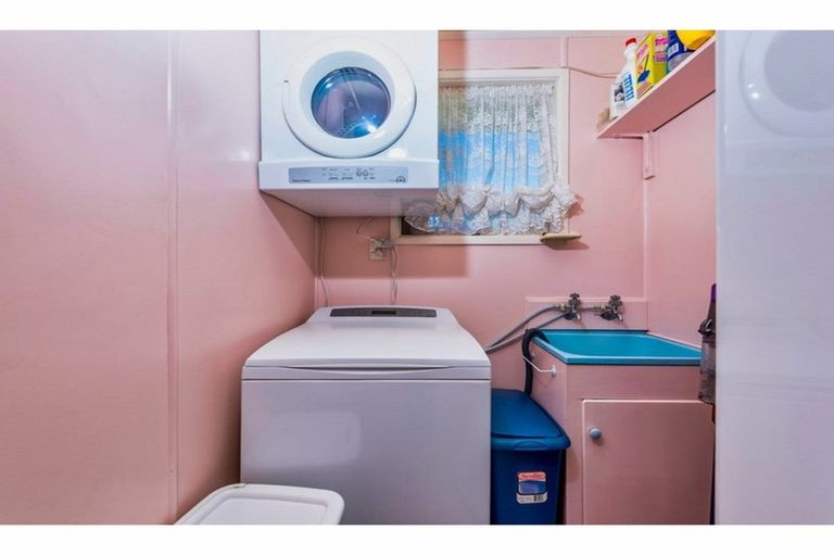 Photo of property in 13 Dunstall Place, Mangere Bridge, Auckland, 2022