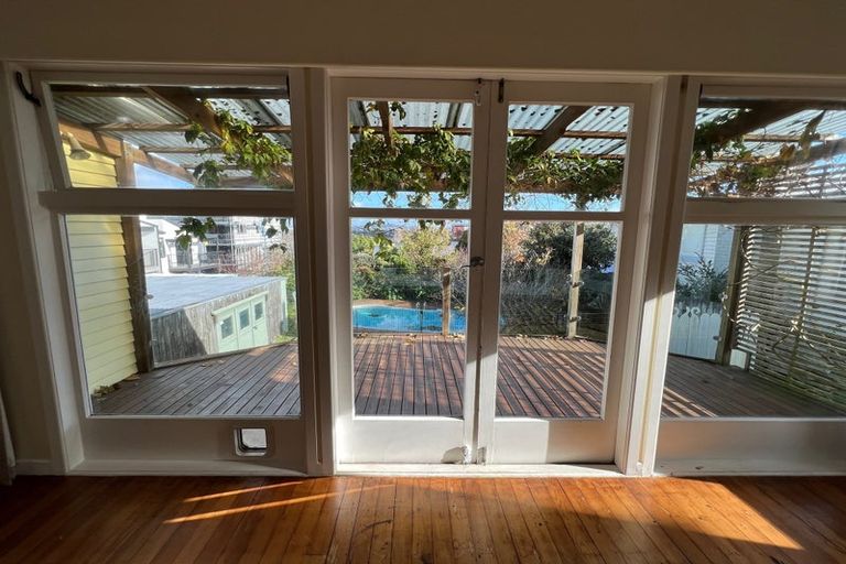 Photo of property in 9 Lewis Road, Pakuranga, Auckland, 2010