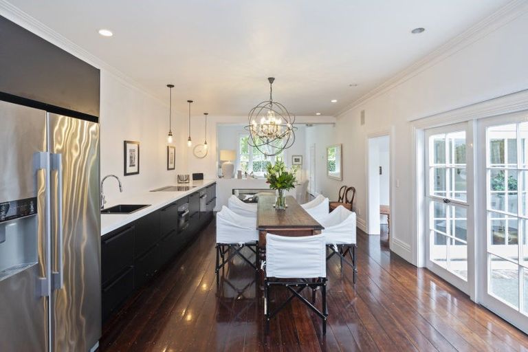 Photo of property in 26 Cranmer Square, Christchurch Central, Christchurch, 8013