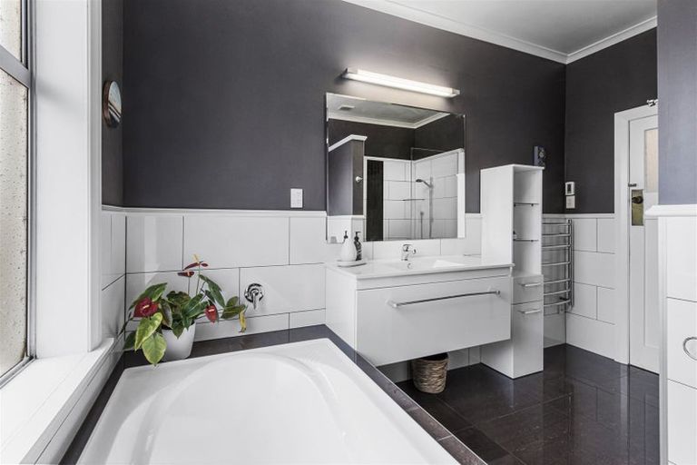 Photo of property in 30 Blighs Road, Strowan, Christchurch, 8052