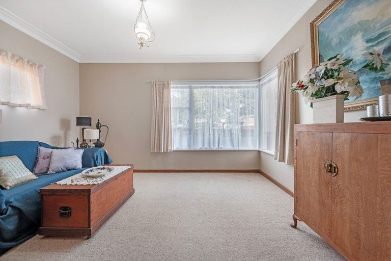 Photo of property in 1a Wakeling Avenue, Te Atatu South, Auckland, 0610