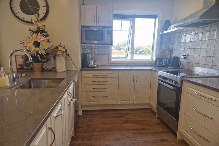 Photo of property in 6 Cosgrove Rise, Riverstone Terraces, Upper Hutt, 5018