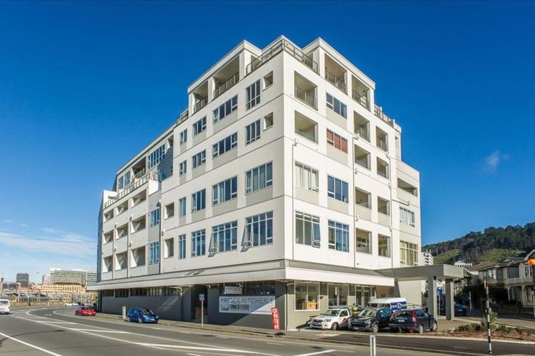 Photo of property in Stadium Garden Flats, 211/107 Thorndon Quay, Pipitea, Wellington, 6011