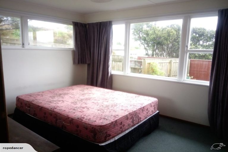 Photo of property in 20 Jane Grove, Paparangi, Wellington, 6037