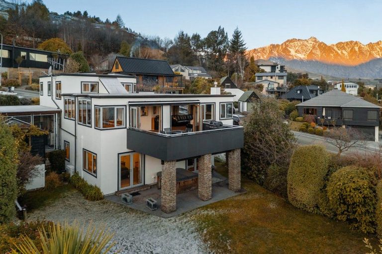 Photo of property in 18 Dublin Street, Queenstown, 9300