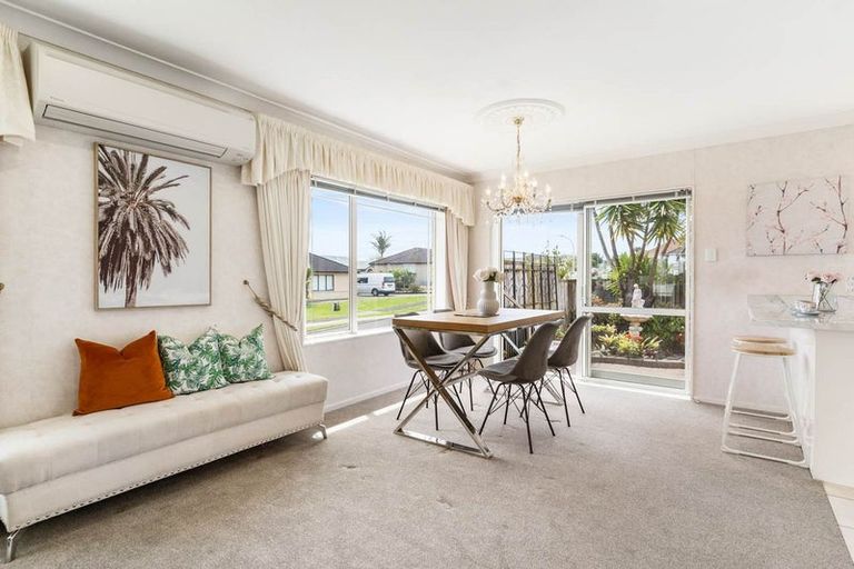 Photo of property in 93 Westerham Drive, Dannemora, Auckland, 2016