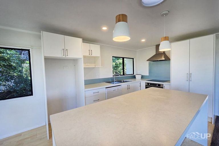 Photo of property in 1 Fernhaven Place, Massey, Auckland, 0614