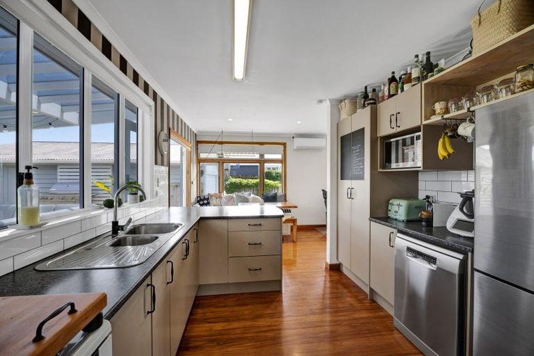 Photo of property in 9 Omata Road, Westown, New Plymouth, 4310