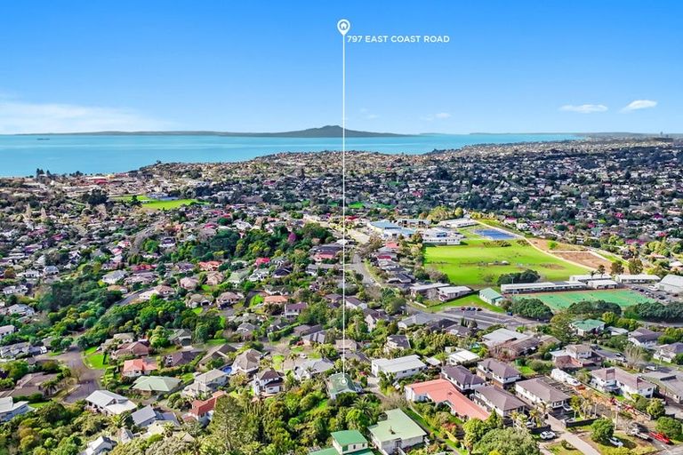 Photo of property in 797 East Coast Road, Northcross, Auckland, 0630