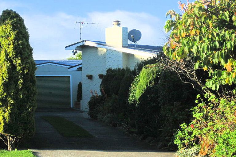 Photo of property in 18 Percival Road, Paraparaumu Beach, Paraparaumu, 5032