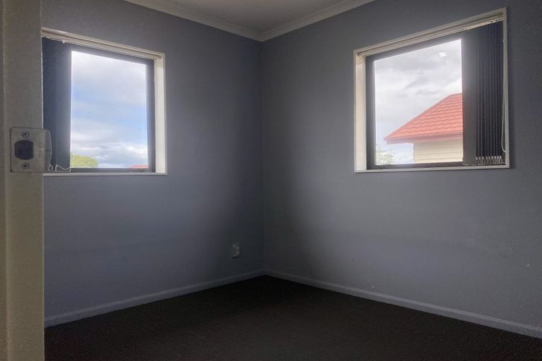 Photo of property in 10 Millcroft Lane, Ranui, Auckland, 0612