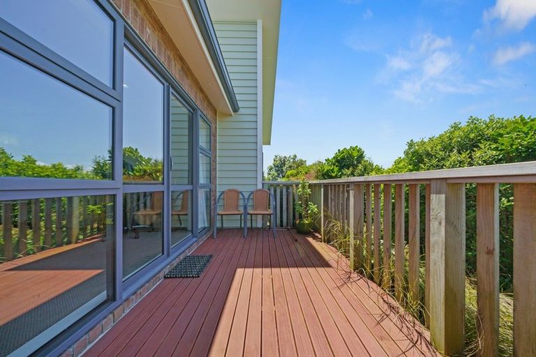 Photo of property in 15 Kahurangi Heights, Aotea, Porirua, 5024