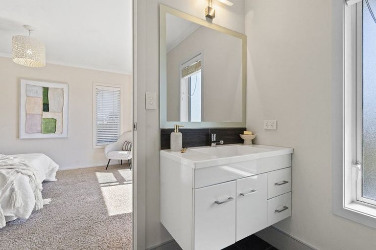 Photo of property in 4 Camellia Lane, Carterton, 5713