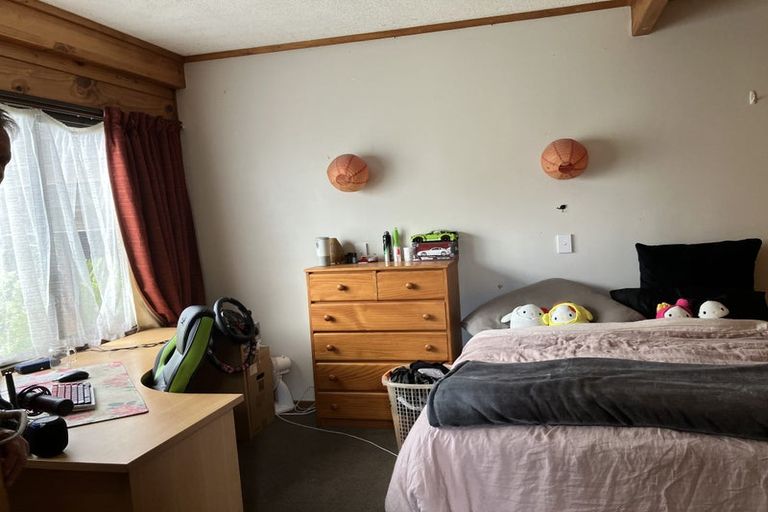 Photo of property in 4/52 Kelburn Parade, Kelburn, Wellington, 6012