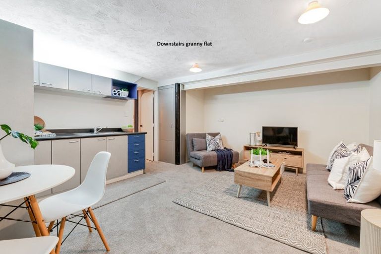 Photo of property in 15 Higham Ferrers Place, Red Beach, 0932