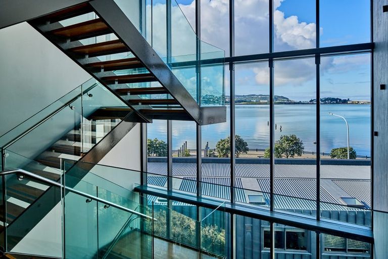 Photo of property in Patent 326 Apartments, 404s/326 Evans Bay Parade, Hataitai, Wellington, 6021