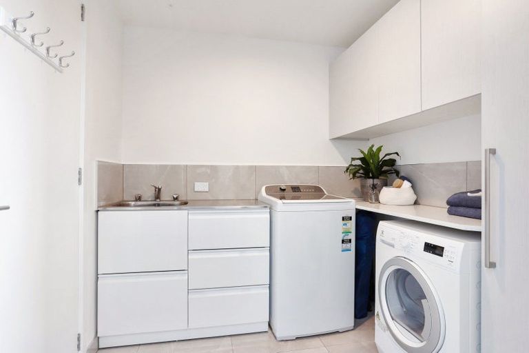 Photo of property in 1 Newhaven Terrace, Mairangi Bay, Auckland, 0630