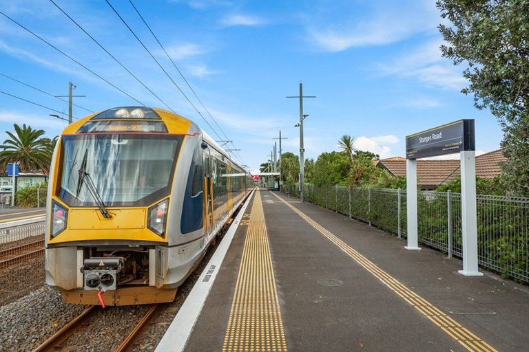 Photo of property in 2 Lockington Avenue, Henderson, Auckland, 0612