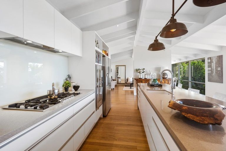 Photo of property in 32 Seaview Avenue, Northcote, Auckland, 0627