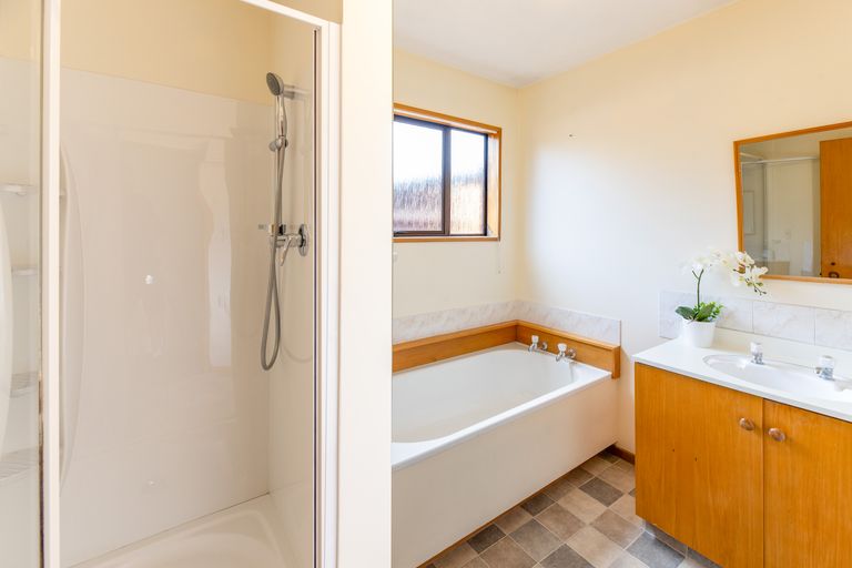 Photo of property in 9 Elsom Lane, Avonhead, Christchurch, 8042