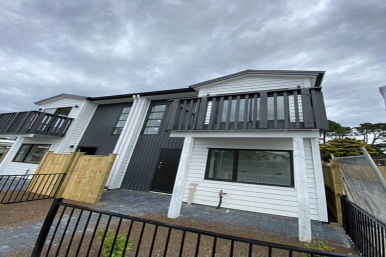 Photo of property in 2/143 Portage Road, New Lynn, Auckland, 0600