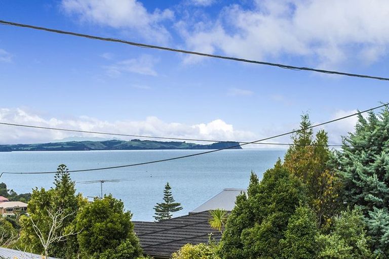 Photo of property in 2/47 Braemar Road, Rothesay Bay, Auckland, 0630