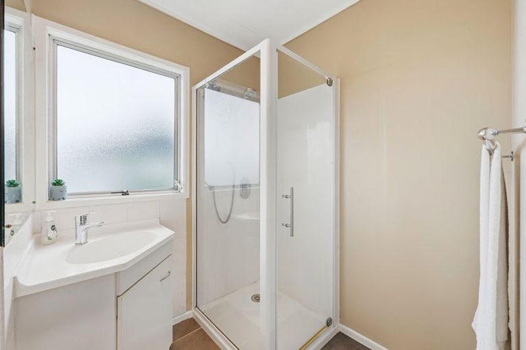 Photo of property in 2/16 Crosby Road, West Harbour, Auckland, 0618