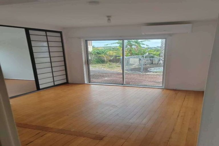 Photo of property in 605 Glenfield Road, Totara Vale, Auckland, 0629