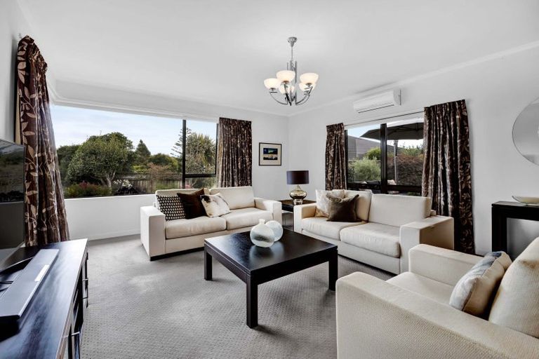 Photo of property in 3b Larsen Place, Merrilands, New Plymouth, 4312