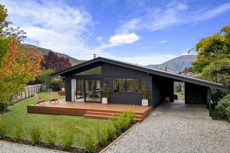 Photo of property in 8 Butel Avenue, Arrowtown, 9302