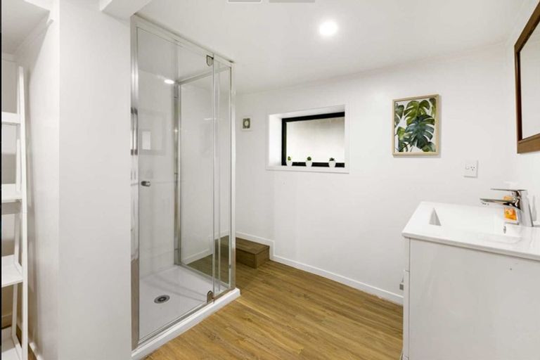 Photo of property in 12 Eastglen Road, Glen Eden, Auckland, 0602