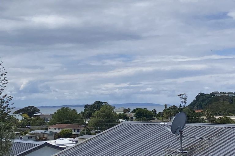 Photo of property in 27a Holiday Road, Stanmore Bay, Whangaparaoa, 0932