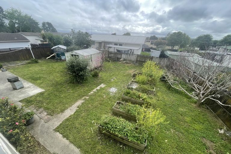 Photo of property in 1 Silverstone Place, Henderson, Auckland, 0612