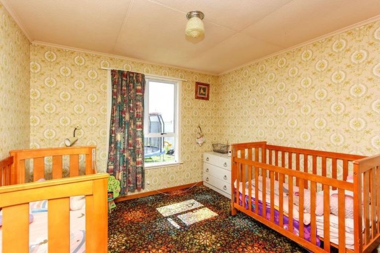 Photo of property in 21 Turakina Street, Merrilands, New Plymouth, 4312