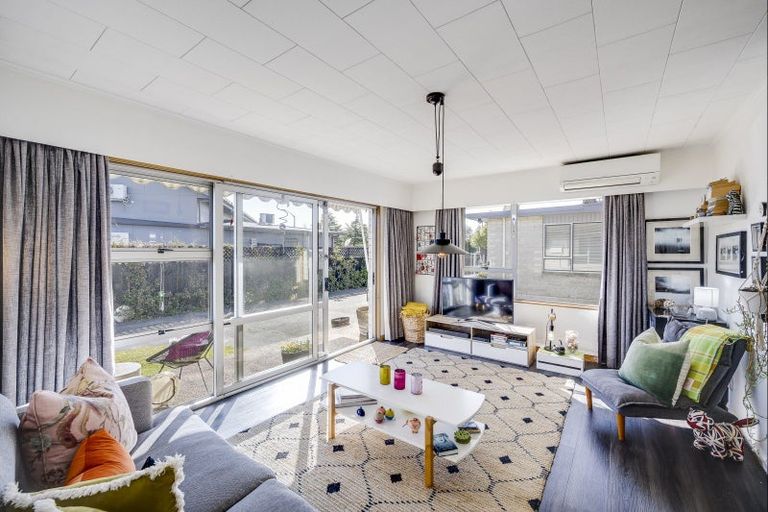 Photo of property in 21c Lannie Place, Greenmeadows, Napier, 4112