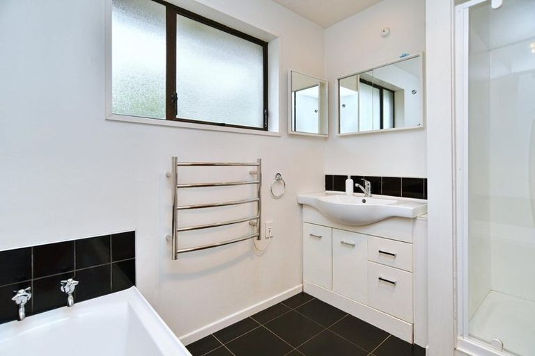 Photo of property in 31 Solomon Avenue, Redwood, Christchurch, 8051