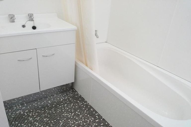 Photo of property in 2/385a Devon Street West, Lynmouth, New Plymouth, 4310