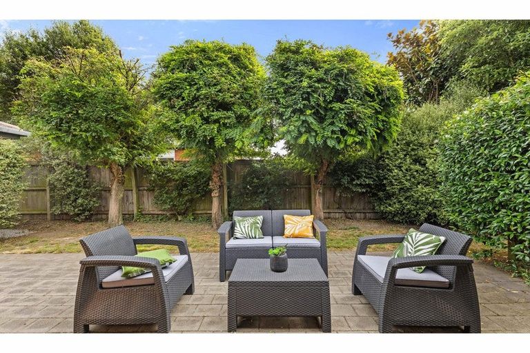 Photo of property in 17 Sutton Place, Dallington, Christchurch, 8061