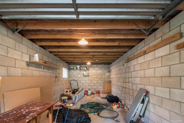 Photo of property in 41 Norcross Avenue, Henderson, Auckland, 0612